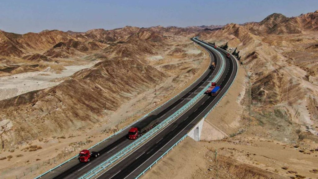 新疆連霍高速公路。天山網