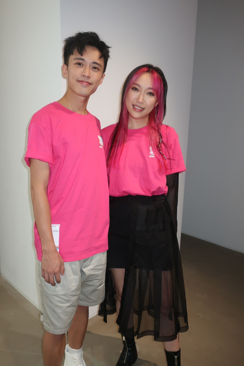 顾定轩同《造星》战友出席活动。