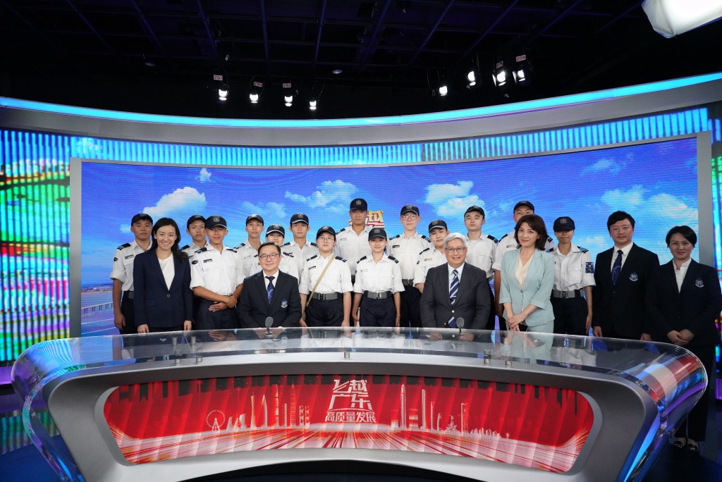 团员参观广东电视台。