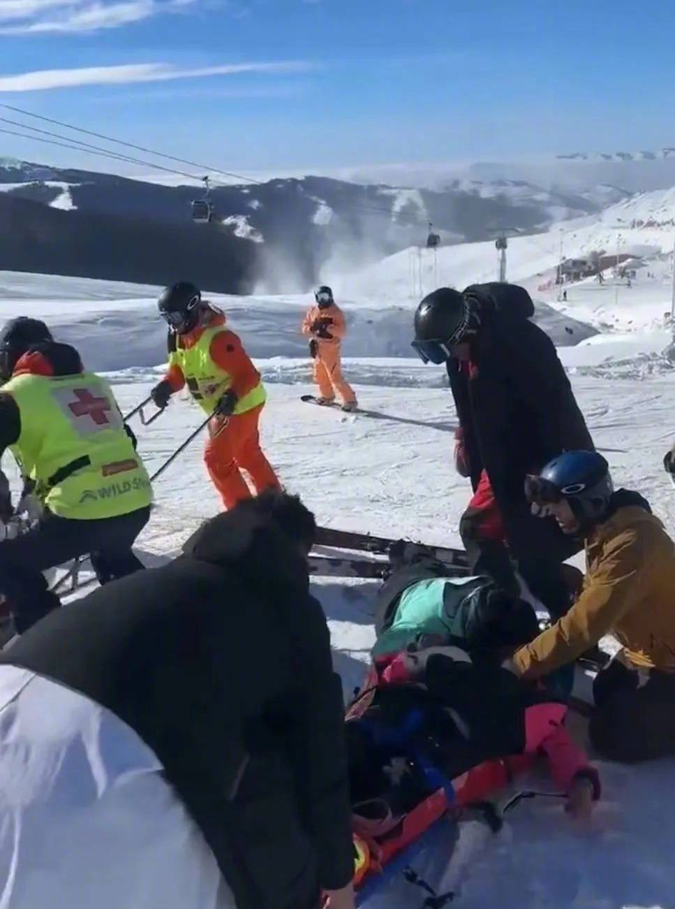意外死者为国内知名女滑雪教练周雅萍。