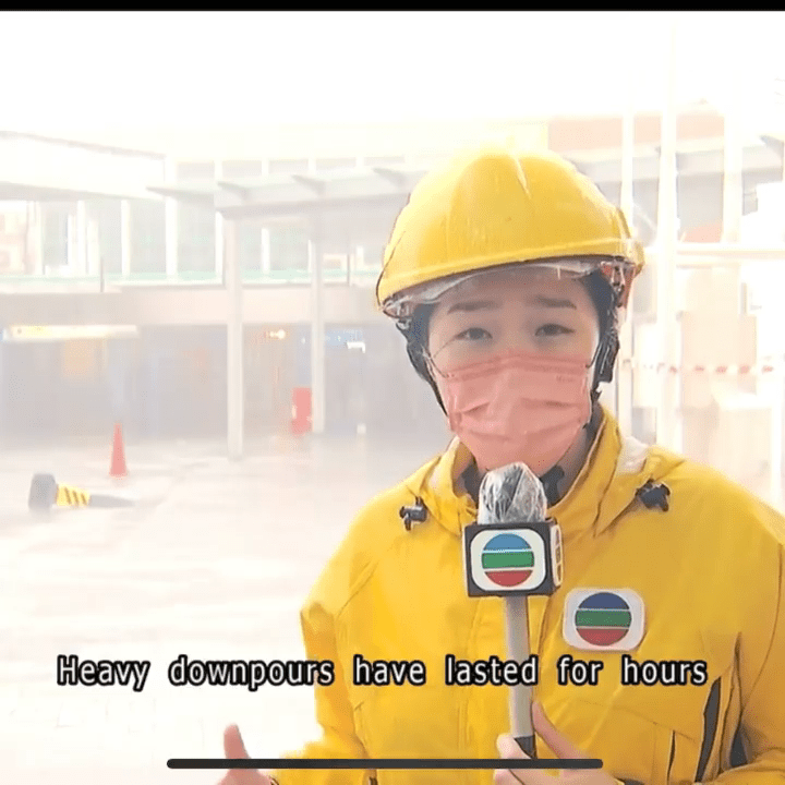 邓诗颖早前在台风期间外勤工作。