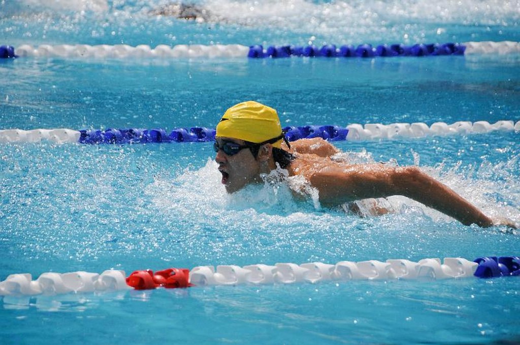 余德丞昔日也是香港游泳代表。