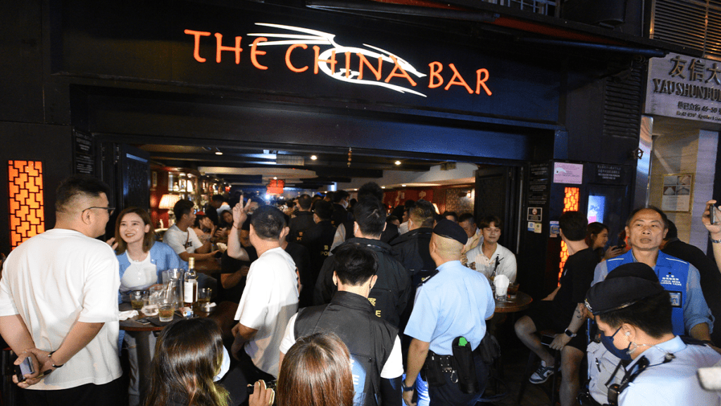接近400名警員一連3日巡查港島多個娛樂場所。