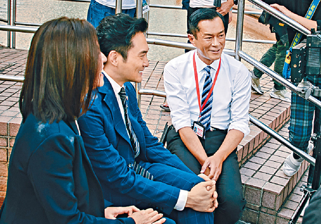 ■宣萱與Chilam、古天樂在鏡頭後，經常開心聊天。