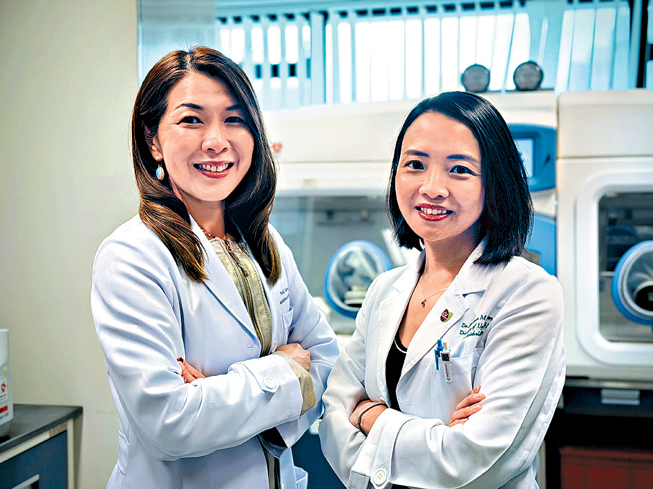 黃秀娟（左）坦言許多女性因家庭角色及職涯支援不足，令她們在科研路上卻步，期望透過WISE計劃提供支援，鼓勵她們繼續前行。 