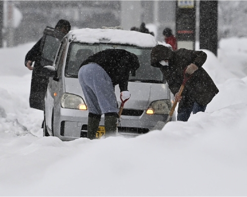 日本多地連降大雪，至少11死逾330傷。AP圖片