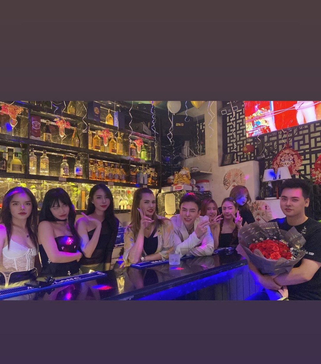 小泽玛莉亚在越南开设日式酒吧。