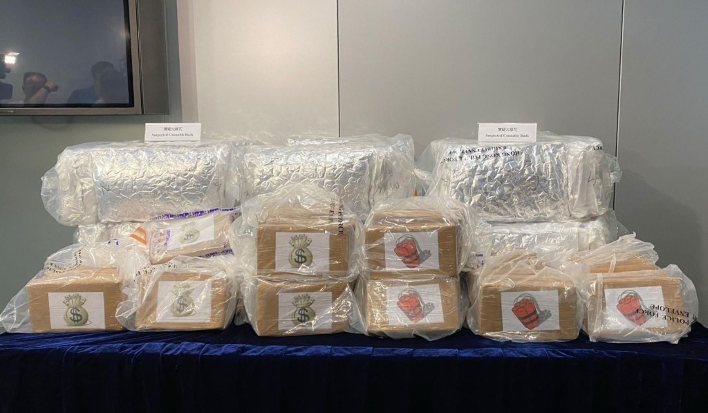 行動期間，警檢獲338公斤不同種類的懷疑毒品，總市值約1.7億元。警方提供