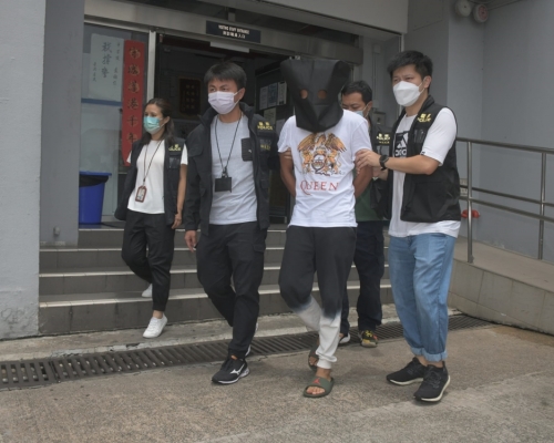警方拘5名南亞籍男子,涉與上月尖沙嘴交收虛擬貨幣劫案有關。