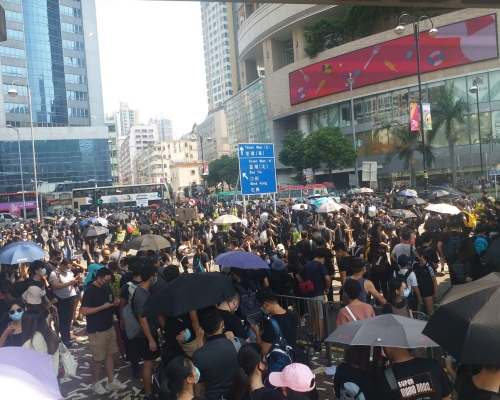 示威者佔據沙咀道。