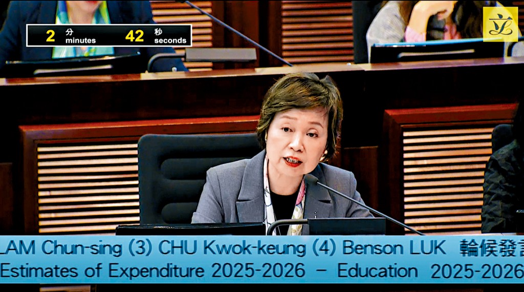 蔡若蓮在立法會財委會特別會議上表示,就取消2500元學生津貼,當局曾考慮設置過渡期等,但當中涉及行政開支,變相無法達至節流的原意。