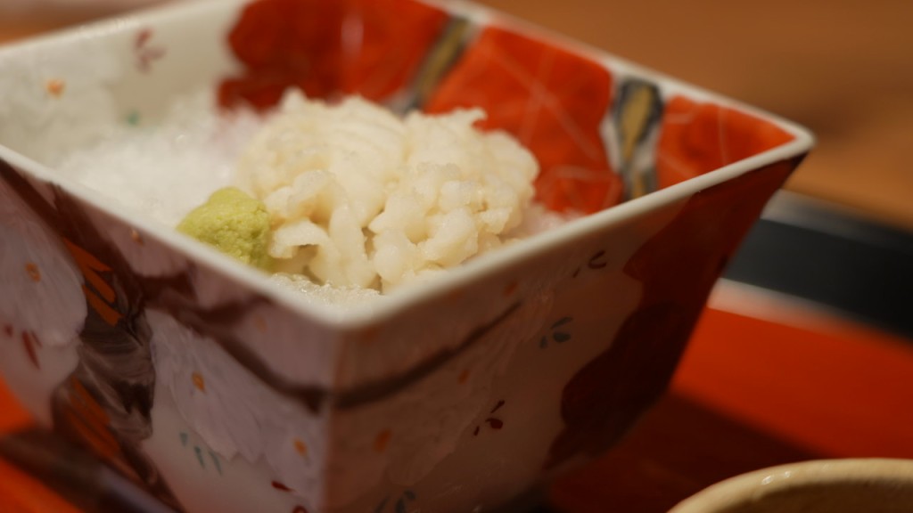 京都料理文化中重要一環的鱧魚，需用刀切斷硬骨，非常考功夫。