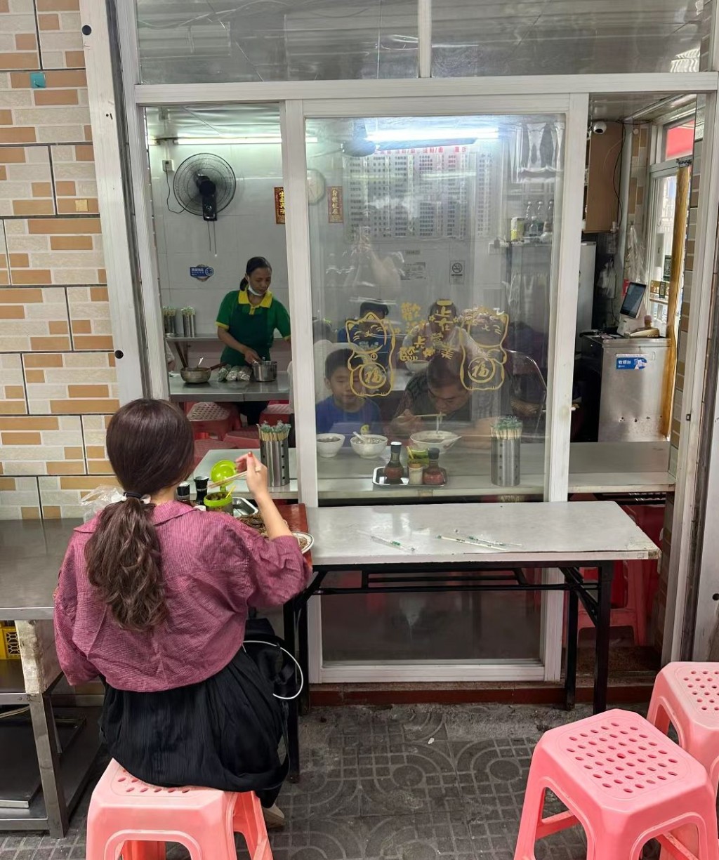 广州平价美食2023｜3. 多喜小食店位于沙园市场的小巷。 (图片来源：小红书@美丽桃桃冰)