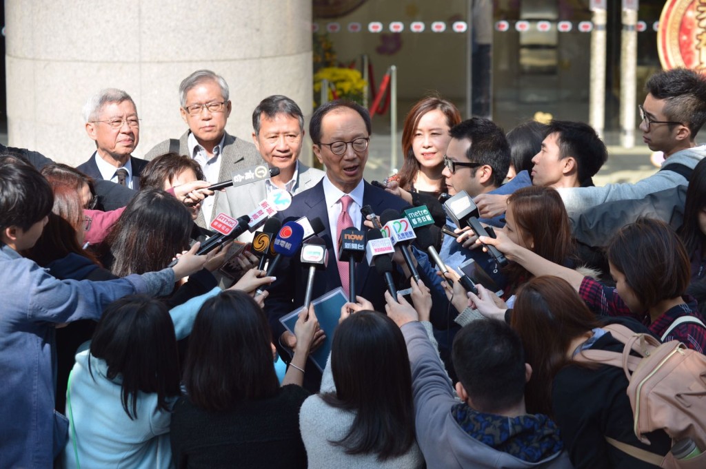 前財政司司長梁錦松及數名教育界選委會見林鄭月娥。