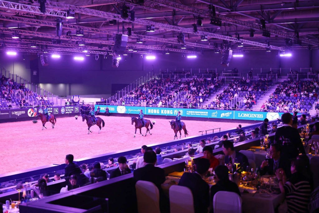 亞博館擁有10個地面無柱式展館，可短時間內改造成室內馬術賽場，造就了今次的世界級盛事。