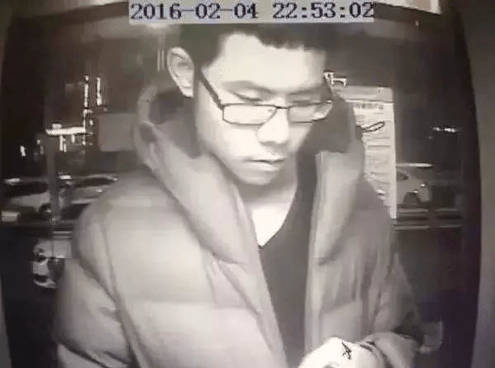 吳謝宇逃亡前最後一次在ATM提款的身影。