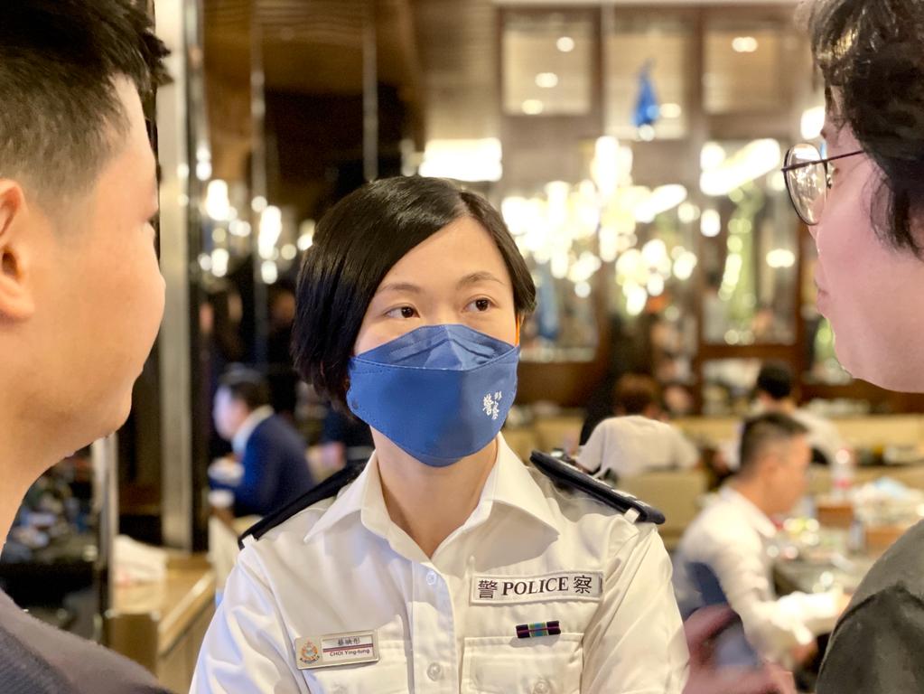 有大学生即场申请投考警员及督察。香港警察FB