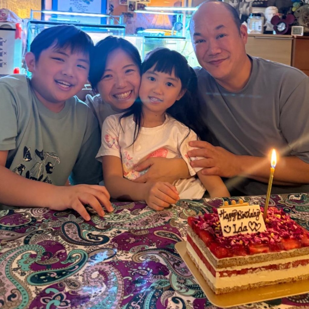 許懷谷一家四口為太太Ida慶祝生日，場面溫馨。