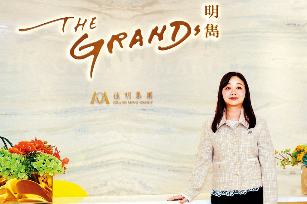 佳明集團馮倩平表示,明雋昨日上載樓書,項目今日開放示範單位,部署短期公布價單。