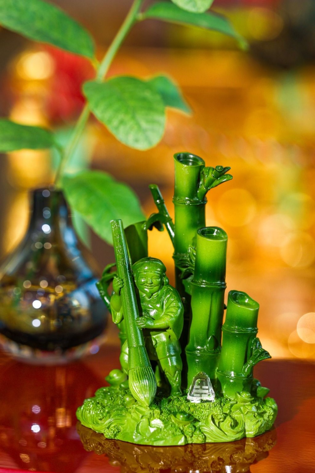 父母煩惱子女學業,最快方法是在他書枱上放四枝富貴竹和文昌筆,謹記加粒水晶,便可催旺「一四同宮」文昌風水局。 父母煩惱子女學業,最快方法是在他書枱上放四枝富貴竹和文昌筆,謹記加粒水晶,便可催旺「一四同宮」文昌風水局。