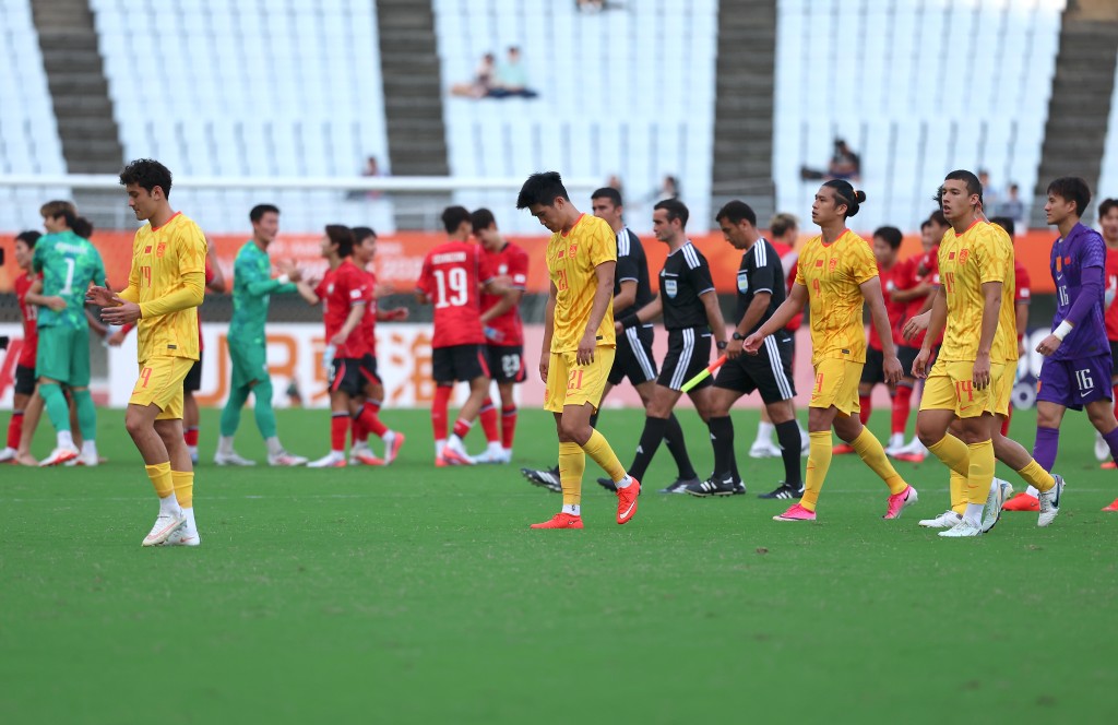 国足U23在亚运领先下1:2不敌南韩U23无缘金牌。新华社