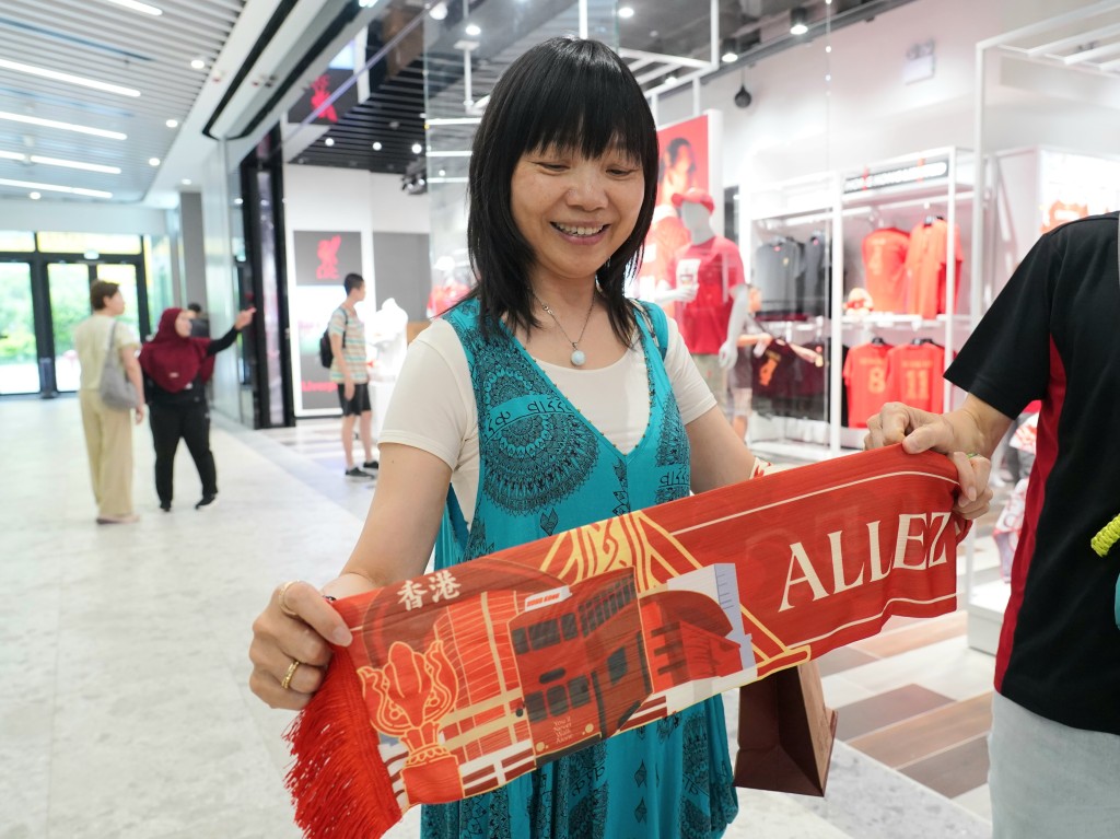 球迷黃女士與丈夫同為利物浦球迷。 球迷黃女士與丈夫同為利物浦球迷。