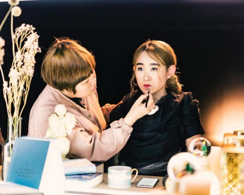 Ivana以日本殿堂級藝術家草間彌生故事作品，寫了新歌《波點女皇》。 寰亞提供