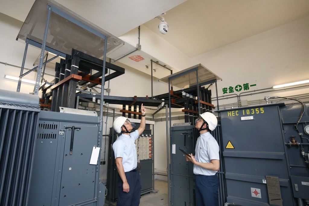 變電站內的閉路電視可拍攝紅外線影象，並由人工智能系統分析站內的溫度、濕度及有否出現異常情況。 港燈提供圖片