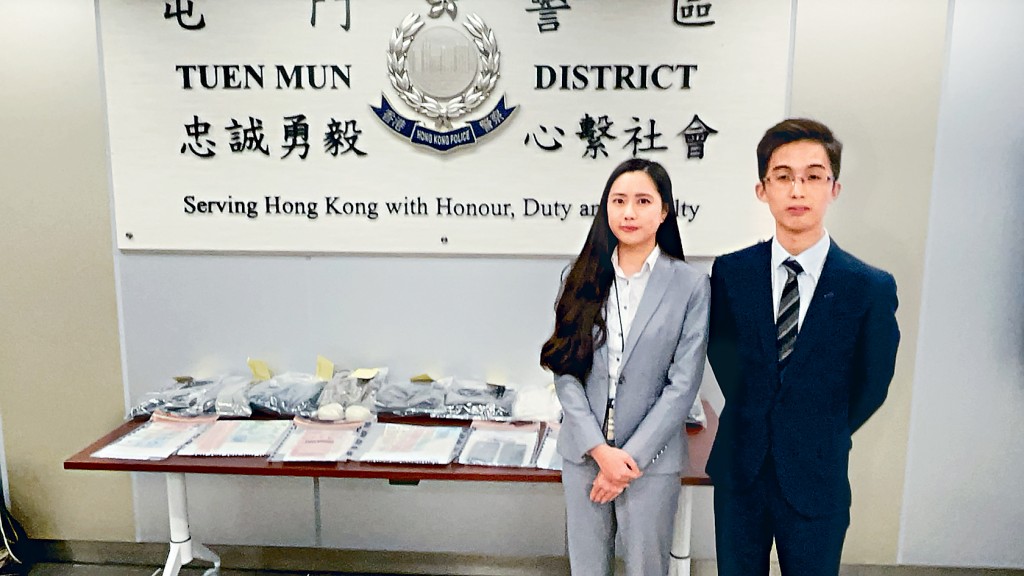 屯門警區情報組主管郭皓靈高級督察(左)及重案組第二隊主管胡諾軒督察講述案情。