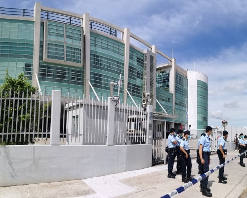 大批警員封鎖壹傳媒大樓進行搜查。資料圖片