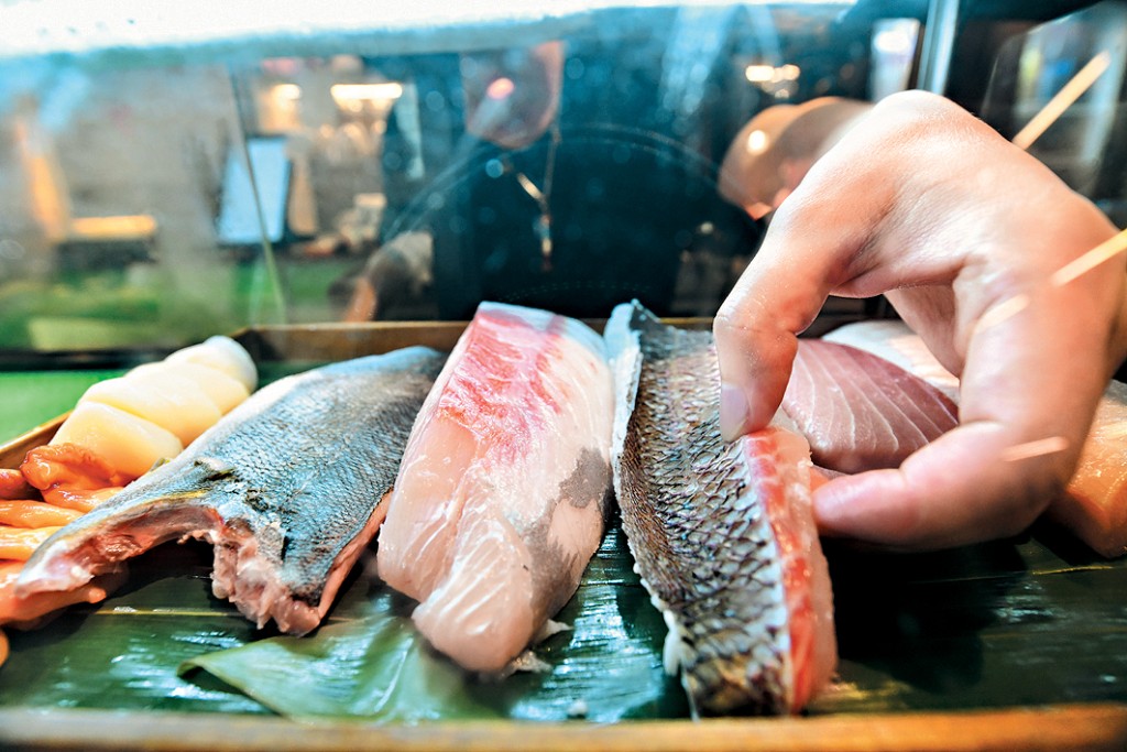 在本港經營日本餐廳的負責人均表示，如國家及本港放寬日本水產進口，當然是好消息。