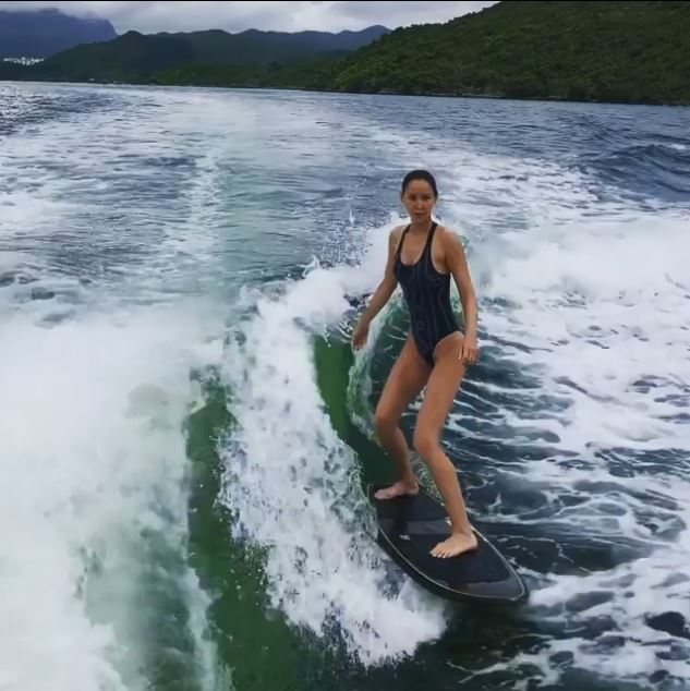 2020年,Amanda好開心學識玩Wakesurf。