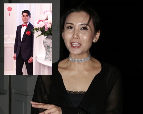 邱淑貞到達半島酒店出席郭富城的婚宴。
