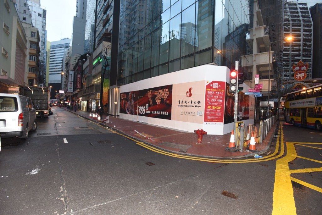 幸未有撞及途人。丁志雄攝