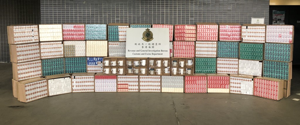 海關檢獲懷疑私煙(附圖)