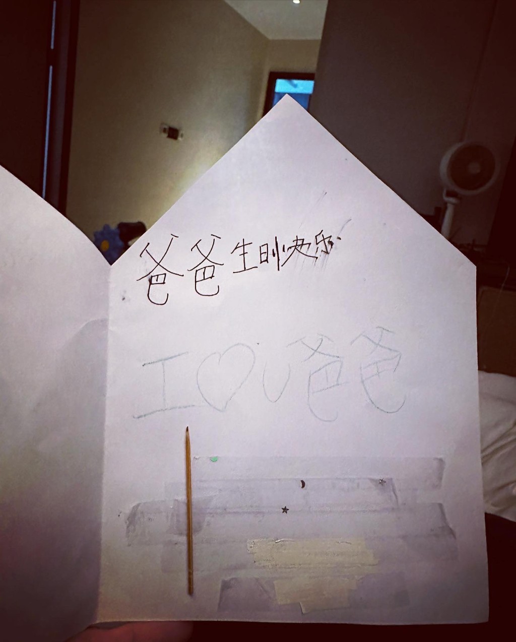 罗章冠40岁生日走出被背叛阴霾，与仔女庆祝。