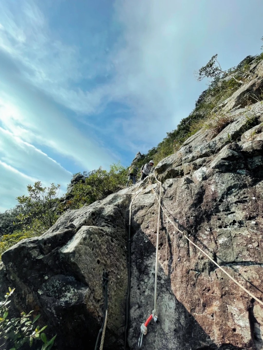 排牙山龜仙石是深圳許多爬山客的挑戰目標。小紅書