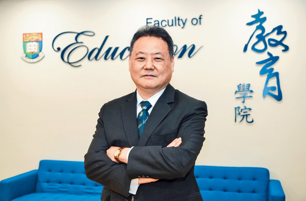 楊銳形容學齡人口下跌是對港大教育學院最大的挑戰，又估計學院未來的師訓學額會持續減少。