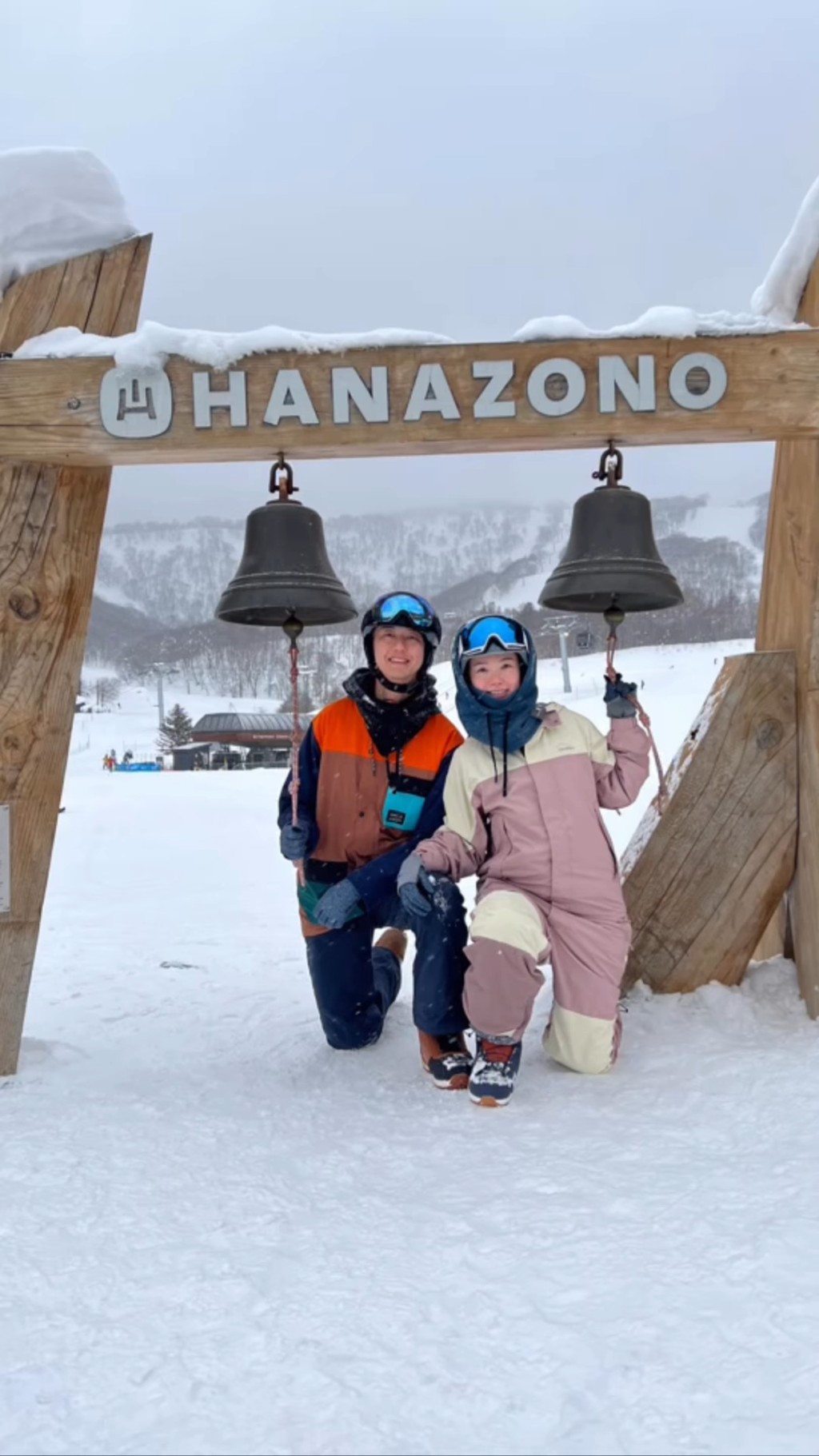 近日二人与北海道二世古村滑雪。