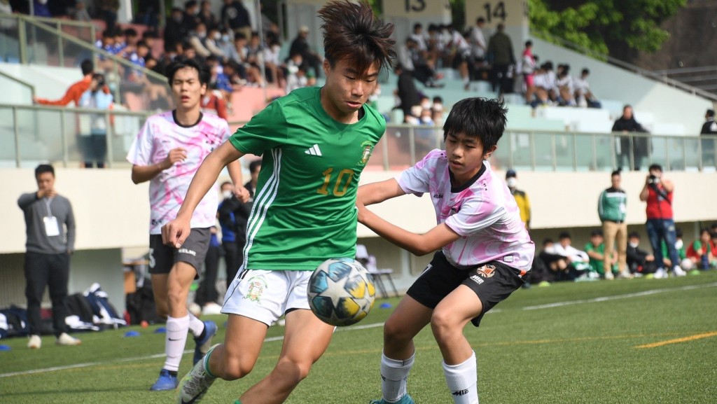 聖若瑟(左)周五將在石硤尾公園再鬥男拔萃。 本報記者攝