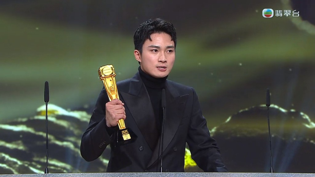 令他周嘉洛在《万千星辉颁奖典礼2022》夺得最受欢迎电视男角色奖。