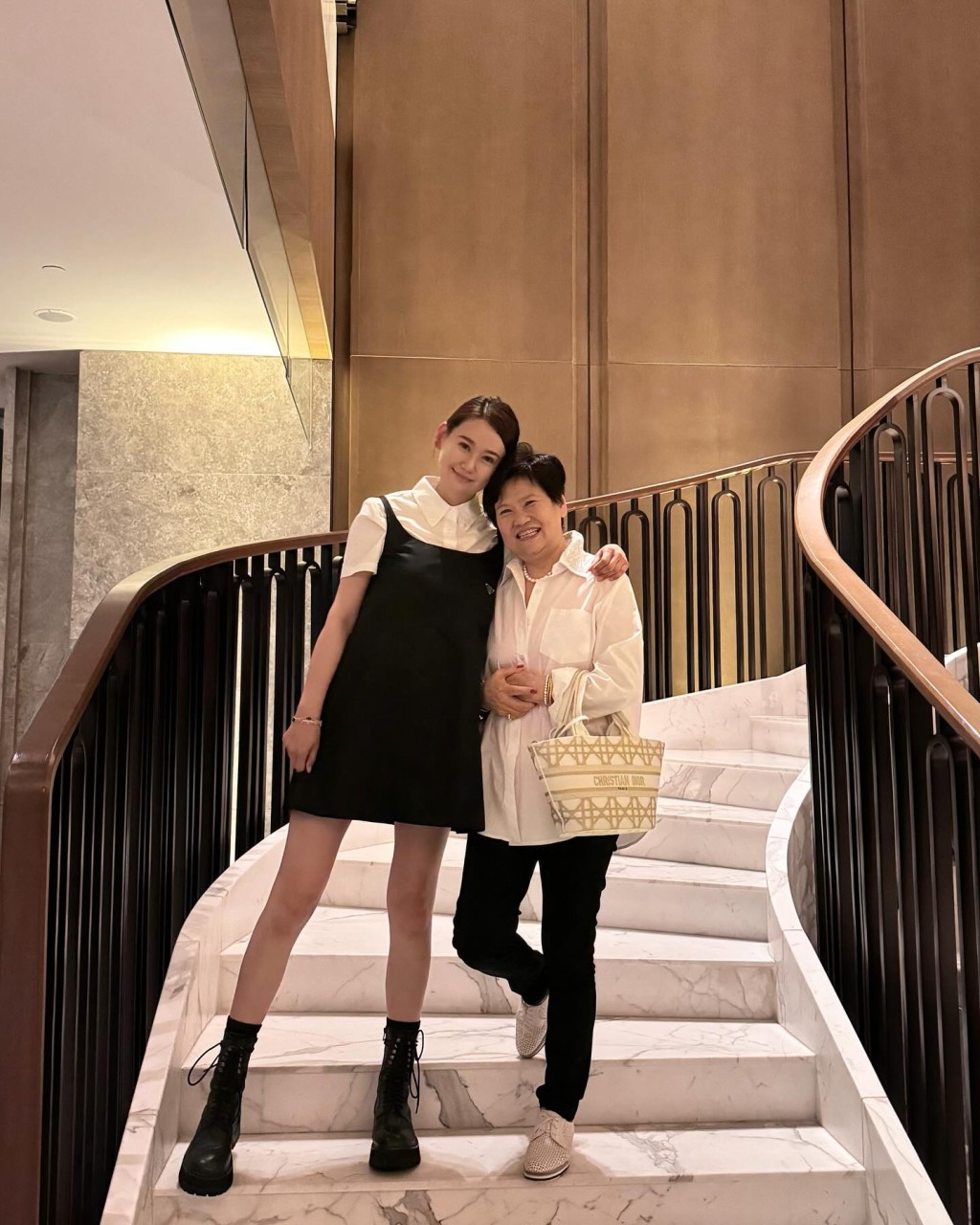 朱韻韻日前與媽媽到酒店staycation，慶祝母親節。
