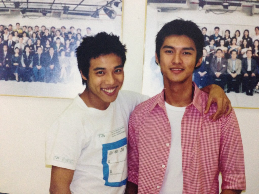 鄭世豪（左）是2001年第17期TVB電視藝員訓練班學員。
