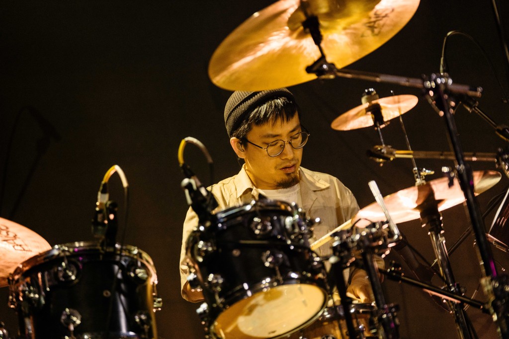 是次演出的鼓手Dean。 是次演出的鼓手Dean。