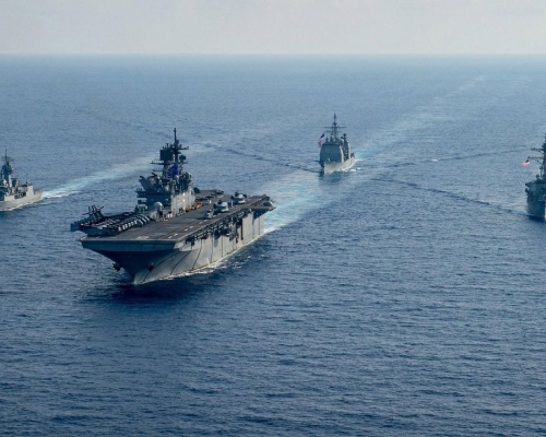 美國及澳洲海軍早前於南海進行聯合訓練。網圖