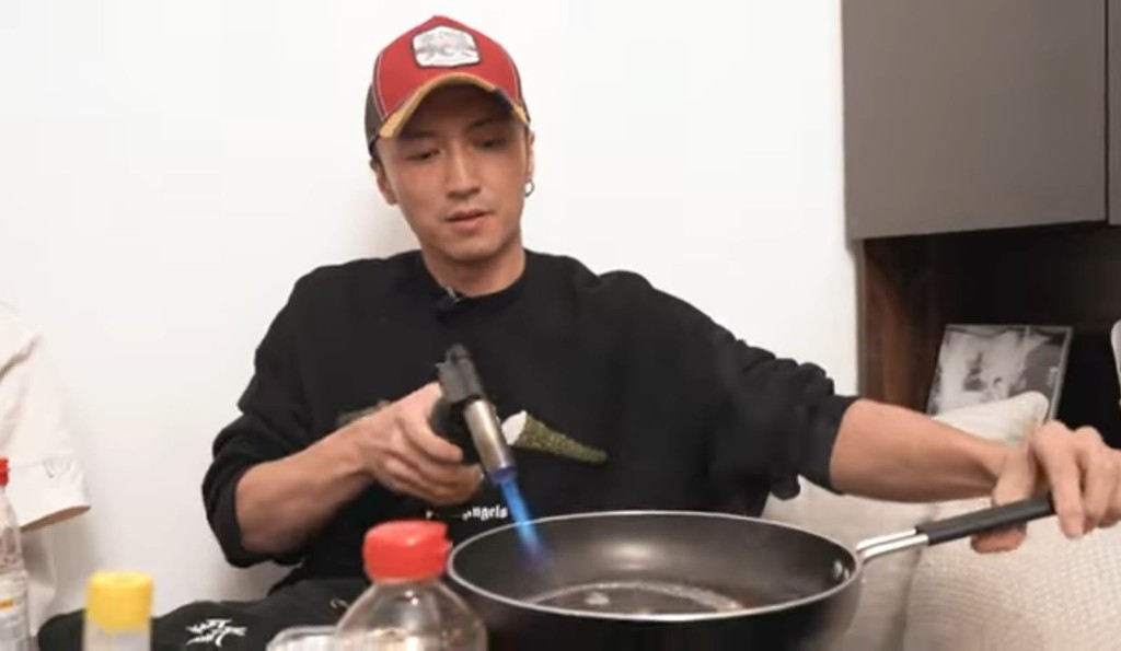 用火槍燒熱個鑊。