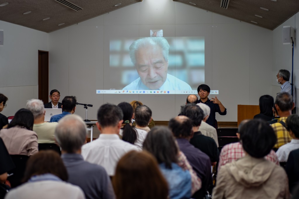 清水英男在日本积极与不同民间团体推动和平。新华社