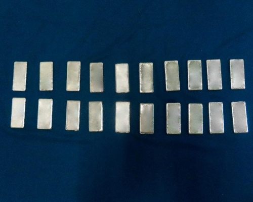 海關檢獲20塊懷疑走私黃金，估計市值約1000萬元。 海關提供