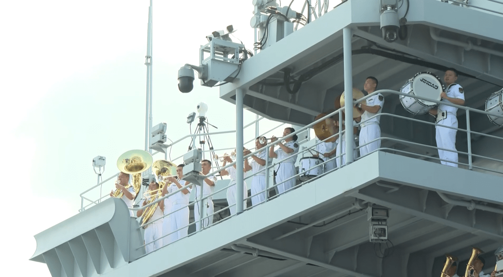 山東艦率先開放予學生參觀。 山東艦率先開放予學生參觀。