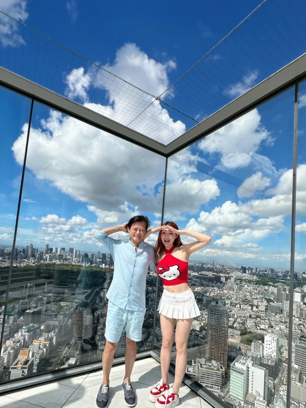 莫华伦陪老婆王冰冰及外母去旅行。